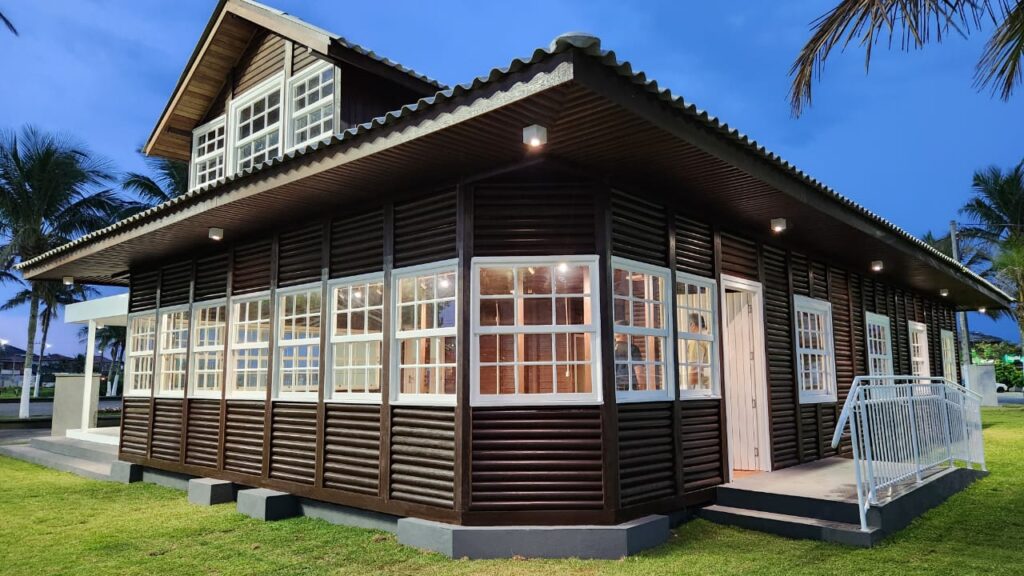 Casa de Palmito e Centro Cultural em Barra Velha SC